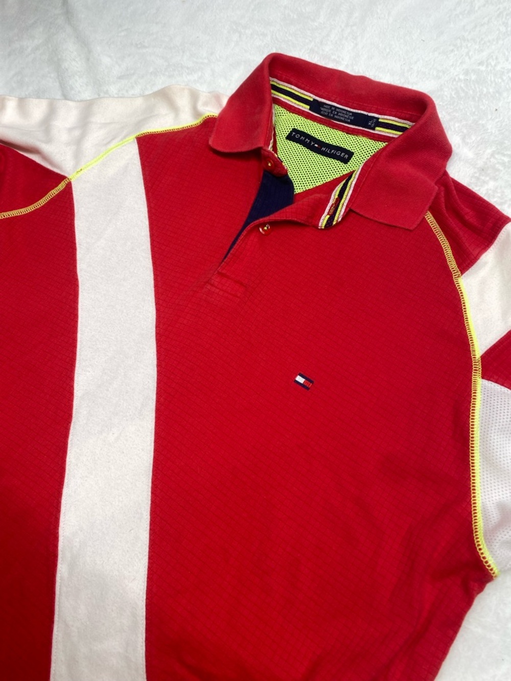 vintage Tommy Hilfiger polo shirt featuring a red waffle-knit body Size Xl
